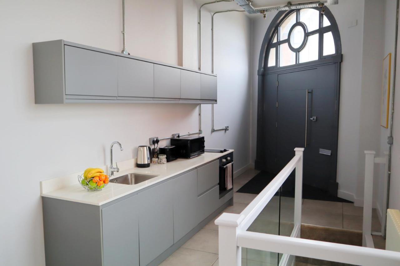 Trendy Urban Industrial Apartment - Great Location - Parking - Fast Wifi - Smart Tv - Beautiful 2 Double Bedroom Apartment Sleeps Up To 4! بورنماوث المظهر الخارجي الصورة