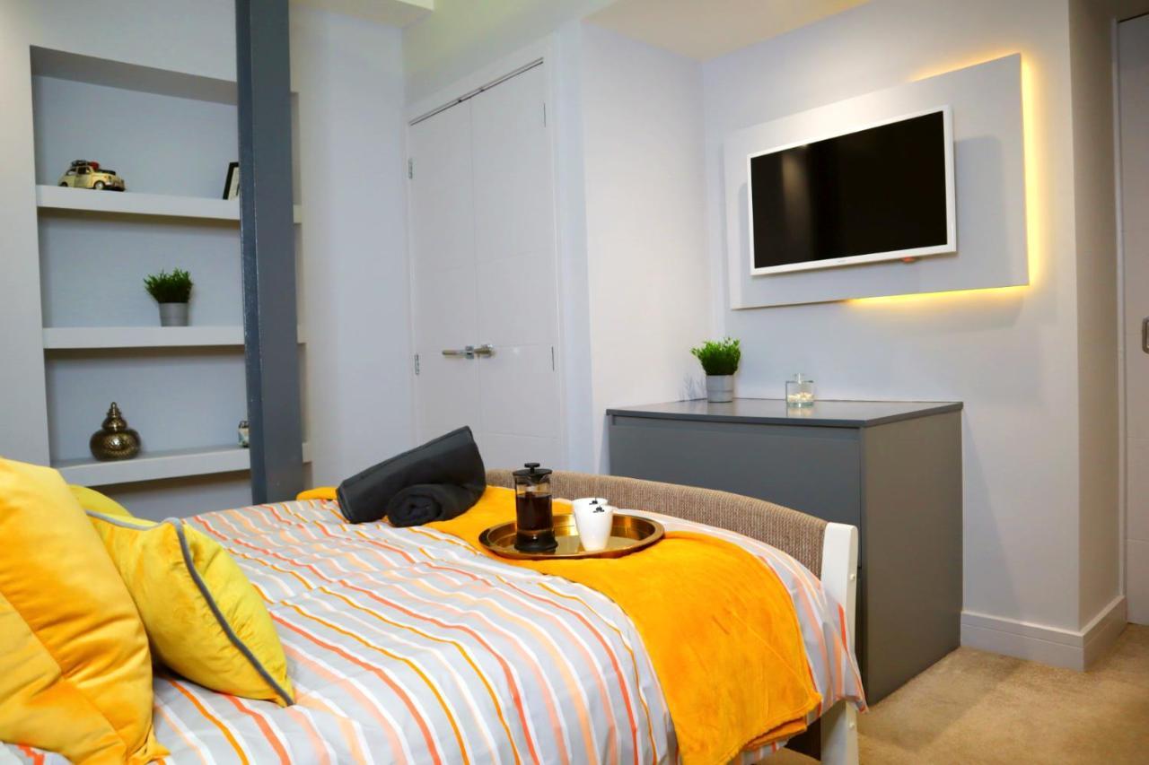 Trendy Urban Industrial Apartment - Great Location - Parking - Fast Wifi - Smart Tv - Beautiful 2 Double Bedroom Apartment Sleeps Up To 4! بورنماوث المظهر الخارجي الصورة