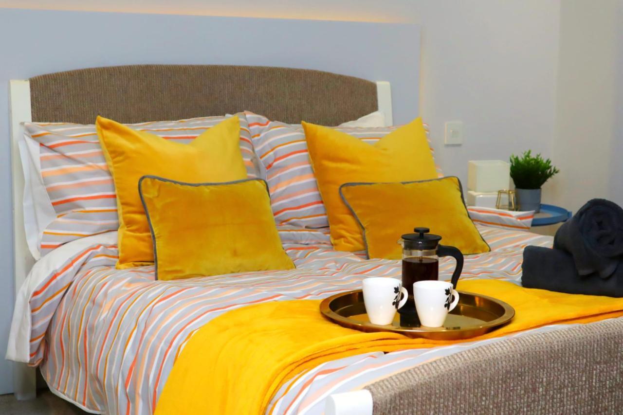 Trendy Urban Industrial Apartment - Great Location - Parking - Fast Wifi - Smart Tv - Beautiful 2 Double Bedroom Apartment Sleeps Up To 4! بورنماوث المظهر الخارجي الصورة