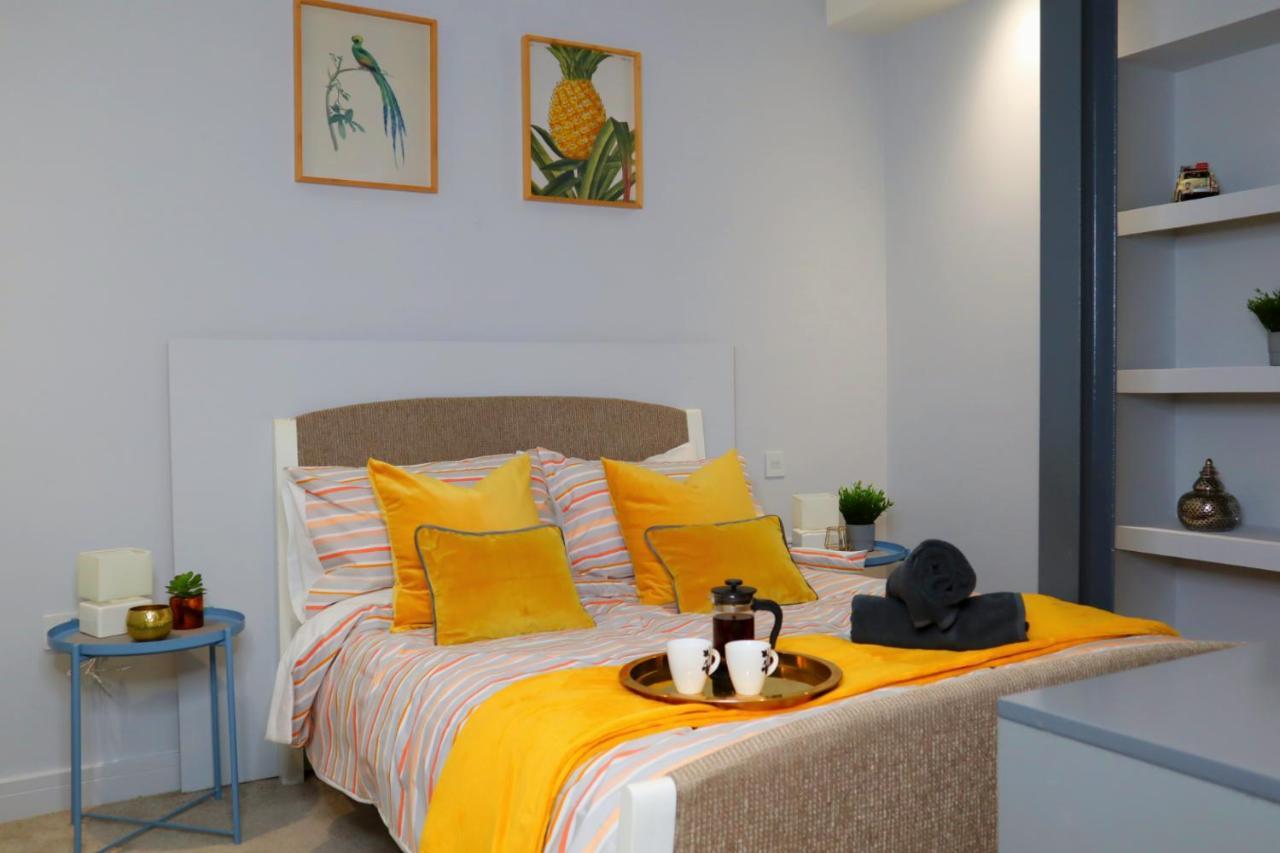 Trendy Urban Industrial Apartment - Great Location - Parking - Fast Wifi - Smart Tv - Beautiful 2 Double Bedroom Apartment Sleeps Up To 4! بورنماوث المظهر الخارجي الصورة